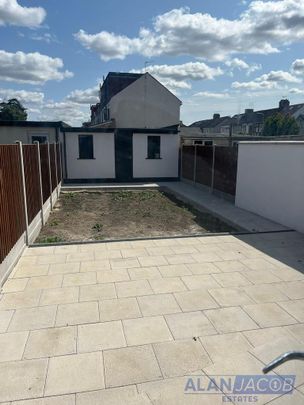 3 bedroom flat to rent - Photo 1