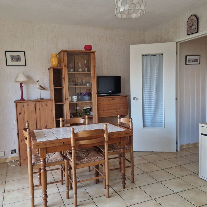 A LOUER - Appartement 2 PIECES 44 m2 - Terrasse et petit jar - Photo 1