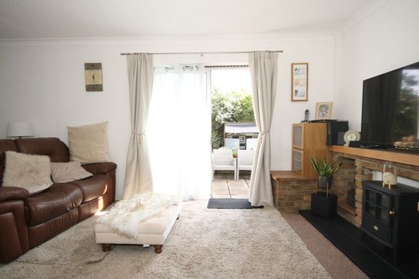 Queendale Court, Woking - Photo 1