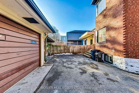 Detached Home For Lease | C8113132 - Photo 5