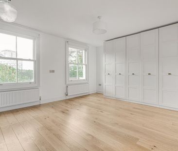 3 bedroom flat in London - Photo 4