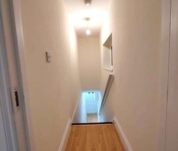 North Parade, Edgware, HA8 - Photo 5