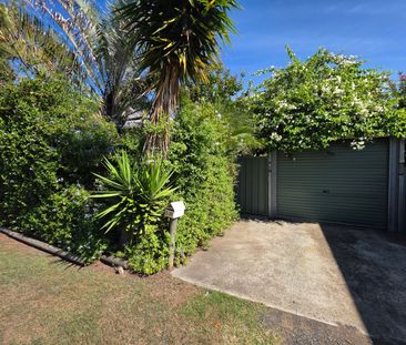 Beautifully Presented & Centrally Located 2 Bedroom Unit - Photo 5