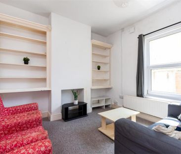 4 bedroom end of terrace house to rent - Photo 2