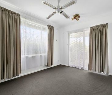 4 Bedroom Home close to town. - Photo 1