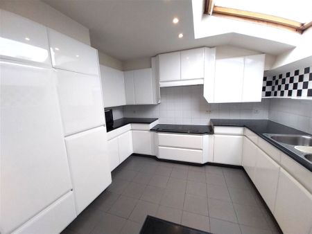 TE HUUR: Ruim appartement met 3 slaapkamers te Genk! - Foto 2