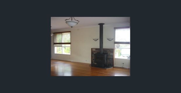 Immaculately presented modern home with spa ensuite and entertainer's deck - Photo 1