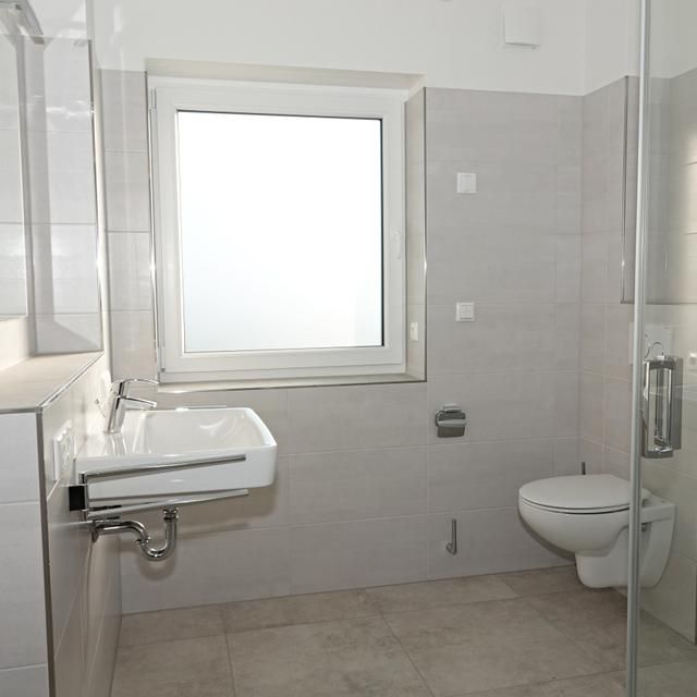 Moderne Dachgeschosswohnung mit großem Balkon in Wiesmoor! - Photo 1