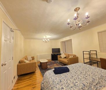 1 bedroom in a house share to rent - Photo 4