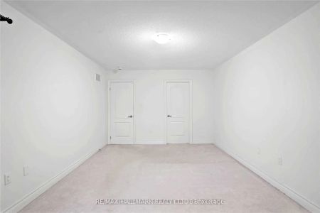 Property For Lease | N8476412 - Photo 5