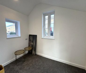 2 bedroom end of terrace house to rent - Photo 3