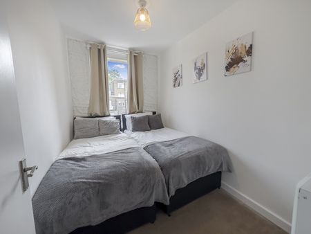 3 Bed Flat, Gloucester Terrace, W2 - Photo 4