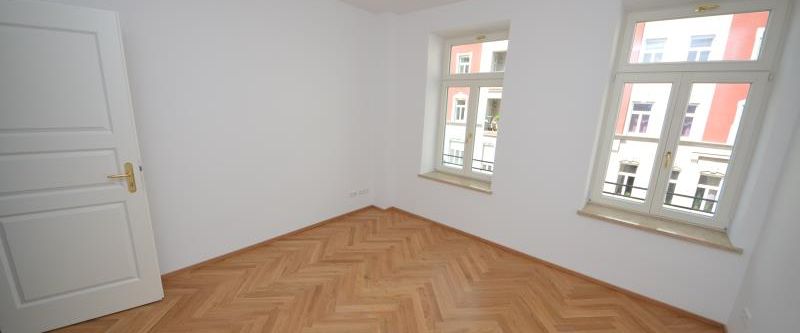 Denkmalgeschütztes Objekt mit Fußbodenheizung, Balkon und Parkett ! - Foto 1