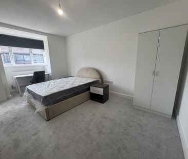 1 bedroom in a flat share to rent - Photo 1