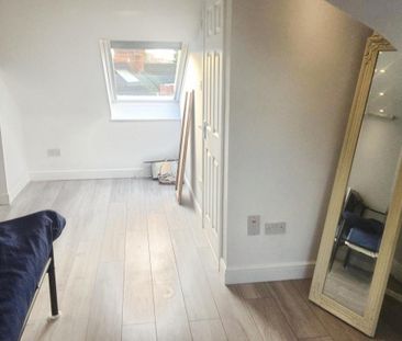1 bedroom in a house share to rent - Photo 4