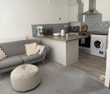 2 bedroom semi-detached house to rent - Photo 4