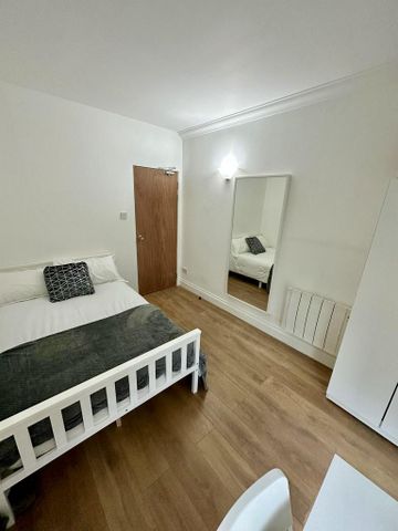 4 bedroom flat share to rent - Photo 3