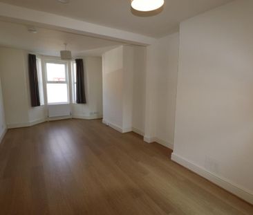 3 bedroom terraced house to rent - Photo 6