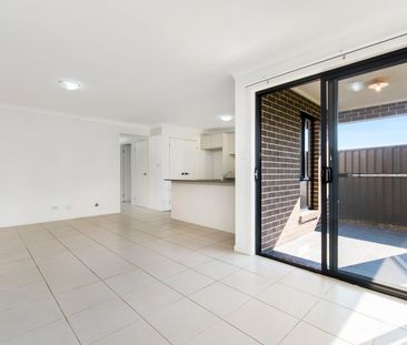 SPACIOUS FAMILY HOME IN QUIET STREET - Photo 2