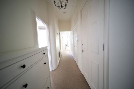 2 bed apartment to rent in Northernhay Place, Devon, EX4 - Photo 3