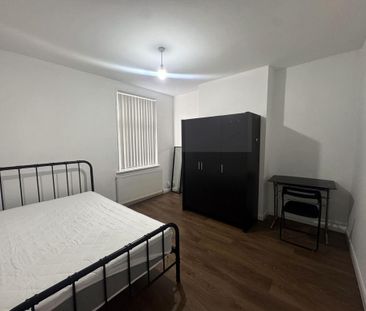 4 bedroom terraced house to rent - Photo 1