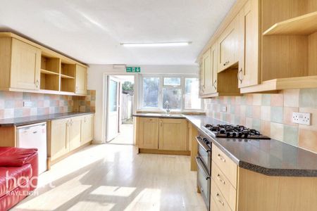 3 bedroom terraced house to rent - Photo 5