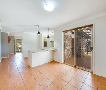 CHARMING FOUR BEDROOM HOME WITH ENTERTAINING AREA - Photo 4