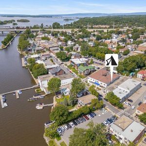 2 CH - 1 SDB - Sainte-Anne-de-Bellevue - $1,575 /mo - Photo 2