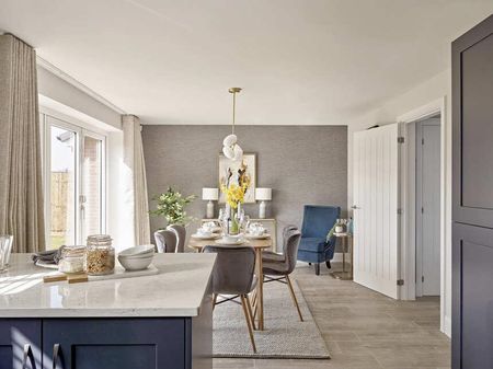 4 bedroom detached house to rent - Photo 2