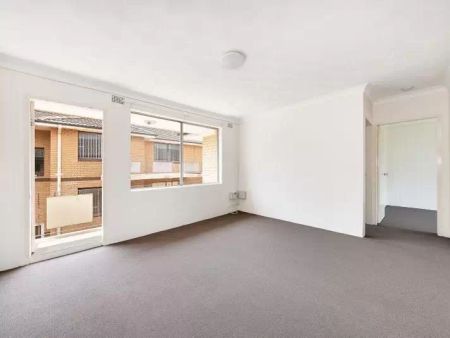 Apartment with 2 bedrooms, 1 bathroom & parking for 1 car - Photo 3