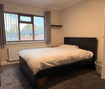 3 bedroom detached bungalow to rent - Photo 3