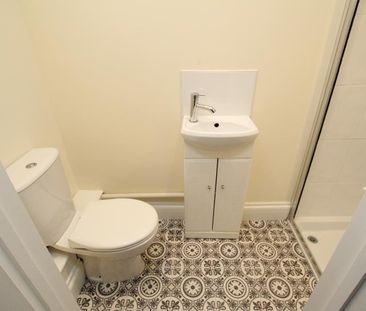 4 bedroom semi-detached house to rent - Photo 2