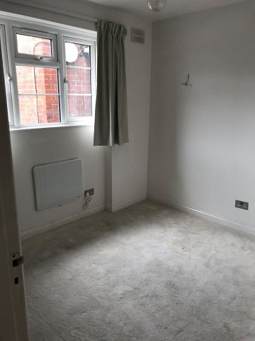 Room in a Shared Flat, Brockwell Court, SW2 - Photo 2