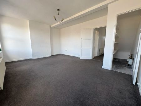 **NO DEPOSIT OPTION AVAILABLE** A lovely three bedroom split level apartment situated in this sought after residential area in ever popular Gorleston. Offering spacious and well appointed accommodation with ease of access to James Paget Hospital. - Photo 4