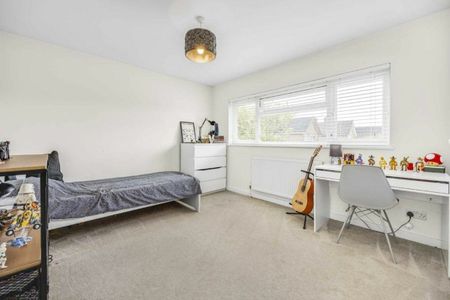 Saxonbury Avenue, Sunbury on Thames, TW16 - Photo 3