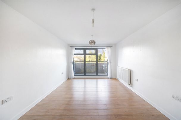 Norwood Road, London, SE27 ground floor flat to rent - Photo 1