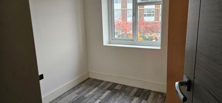 3 bedroom flat to rent - Photo 2