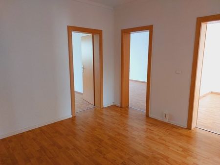Dachgeschoss - 3 Räume - Balkon - EBK - Tageslichtbad - ab März 26 - Photo 2