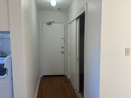 For Lease - 14 Vanevery Street Unit# Unit 3, Toronto, Ontario - Photo 4