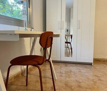 Plaça Nova de lEsglésia, Valencia, Valencian Community 46025 - Photo 5