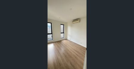 Prime Clifton Hill Location City-edge lifestyle - Photo 2