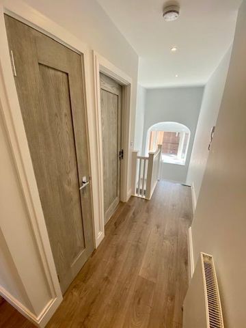 High Street - Photo 4