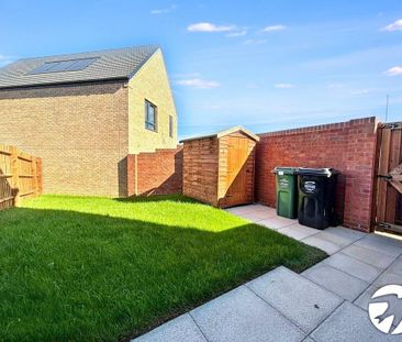 3 bedroom end of terrace house to rent - Photo 1