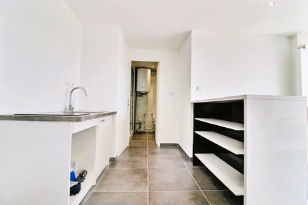 Location Appartement 2 pièces 40m² MARSEILLE 9ème - Photo 3