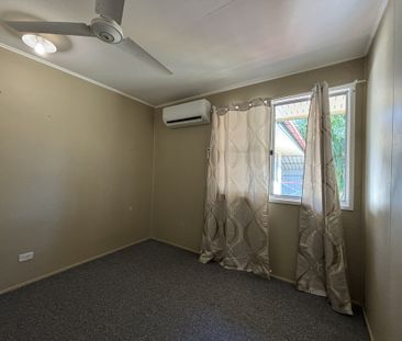 Family Home with Shed! - Photo 3