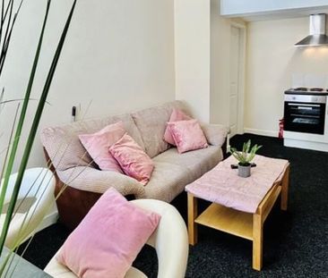 2 Bed Flat, Glossop Road, S10 - Photo 2