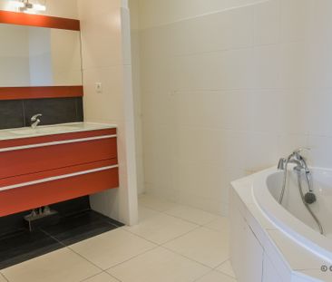 Location Appartement 3 pièces 124m² STE MARIE 97438 - Photo 2