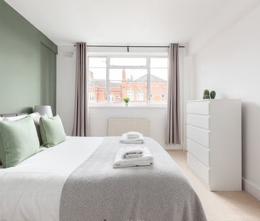 2 Bed Flat, Hamlet Court, W6 - Photo 6