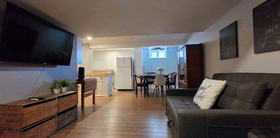 Beau 3 ½ tout inclus dans un sous-sol (bachelor) – Libre mi-octobre (Bail à durée déterminée / option long terme) - Photo 2