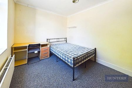 4 bedroom House To Let - Photo 3